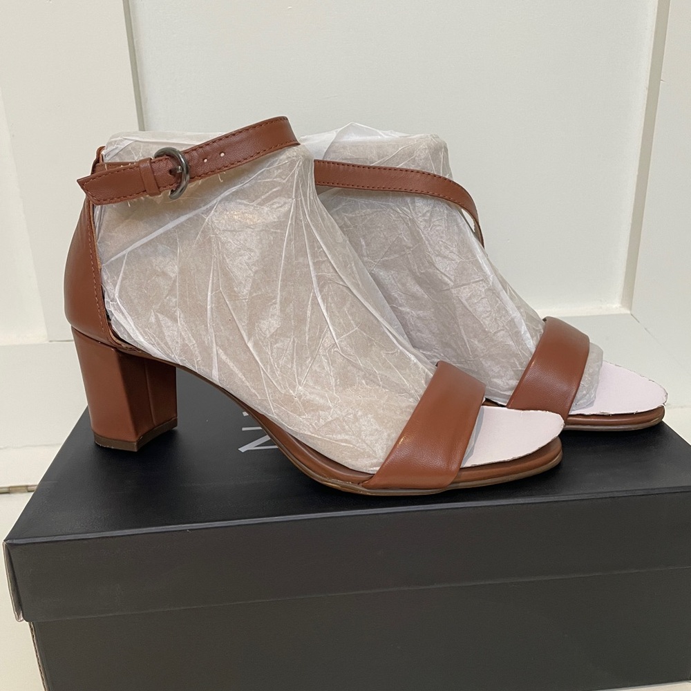 Naturalizer Vera Sandals in color Nutmeg Size 7